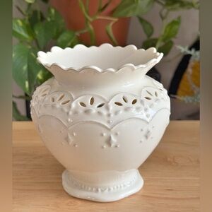 Yankee Candle Porcelain Antique White Tea Light Wax Melt Candle Holder 5” x 5”in